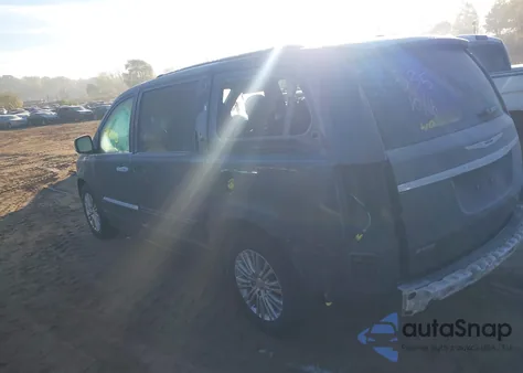 2015 Chrysler Town & Country Touring-L z USA, uszkodzony, nr VIN 2C4RC1CG1FR583609